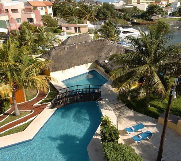 Piscine extérieure Hôtel Faranda Imperial Laguna Cancún Cancun